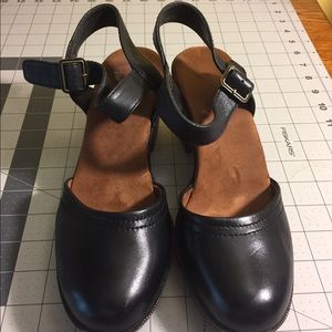 Black easy Spirit sandals size 7